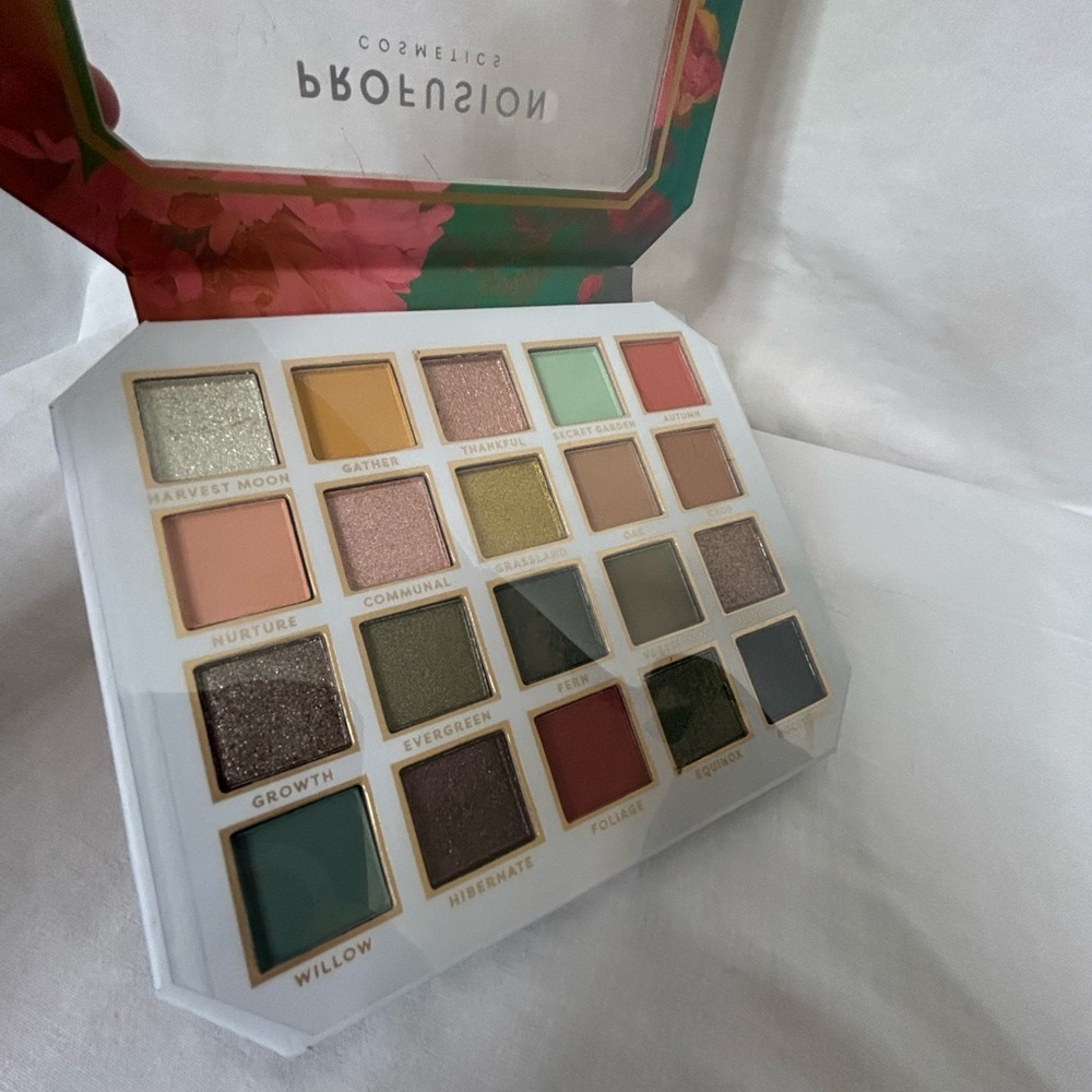 Profusion Cosmetics Harvest Eyeshadow Palette Vibrant Colors NWT - Picture 3 of 7